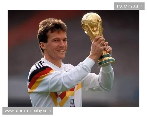 足球历史首位实现全满贯的传奇球星诞生，跨越时代的伟大成就与影响